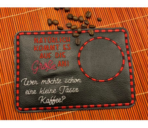 Stickdatei ITH - Mug Rug Spruch "Natürlich kommt es auf die Größe an."